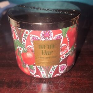 Bath & Body Works Off the Vine Candle